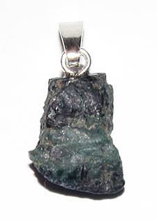 Alexandrit-Anhänger, Rohstein