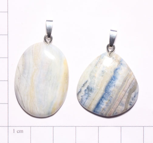 Scheelit-Anhänger, Cabochon