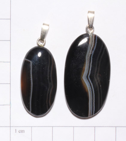 Sardonyx-Anhänger, Cabochon