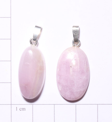 Kunzit-Anhänger, Cabochon 
