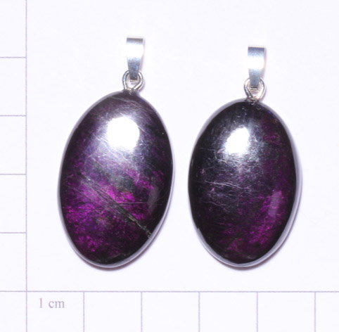 Purpurit-Anhänger, Cabochon