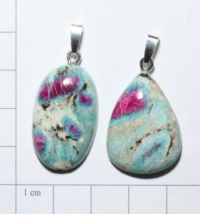 Rubin-Fuchsit-Anhänger, Cabochon 