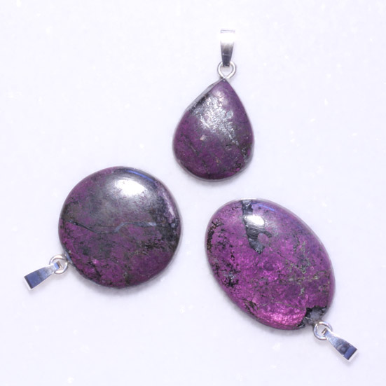 Purpurit-Anhänger, Cabochon