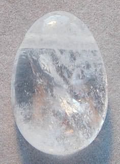 Bergkristall mit Bohrung