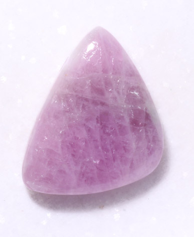 Kunzit-Cabochon mit Bohrung