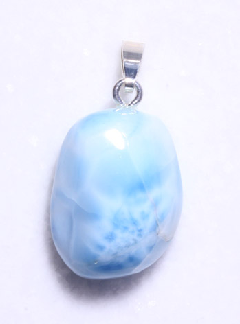 Larimar-Anhänger, Trommelstein