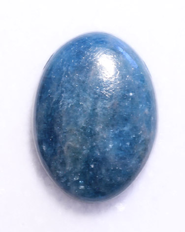 Apatit-Cabochon, gebohrt