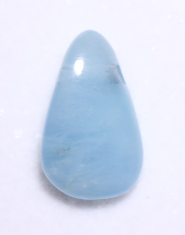 Aquamarin-Trommelstein, gebohrt