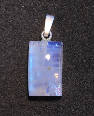 Regenbogenmondstein-Anhänger, Cabochon