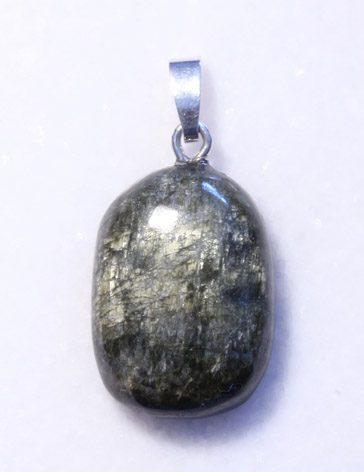 Katzenaugenturmalin-Anhänger, Cabochon