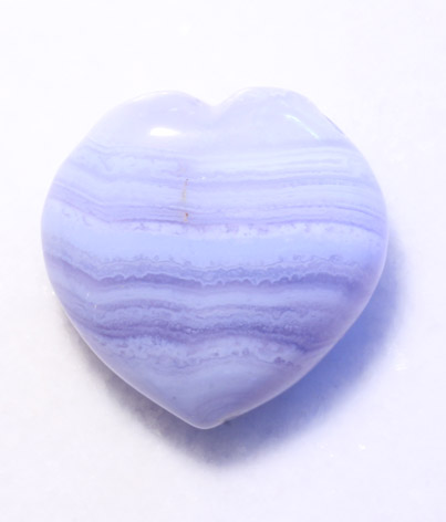 Chalcedon-Cabochon, gebohrt