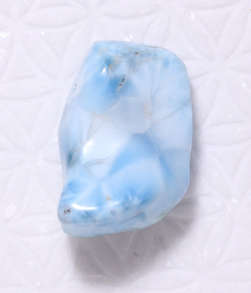 Larimar-Trommelstein mit Bohrung