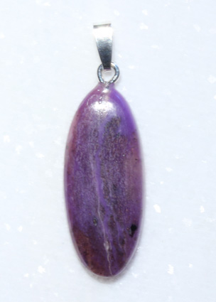 Charoit-Anhänger, Cabochon