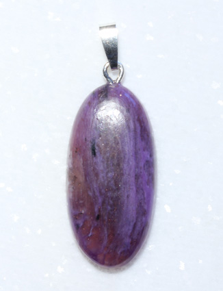 Charoit-Anhänger, Cabochon