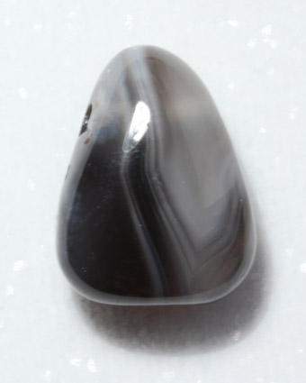 Botswana-Achat-Trommelstein mit Bohrung