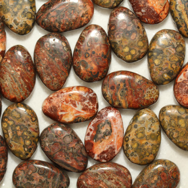 Leoparden-Jaspis mit Bohrung, oval